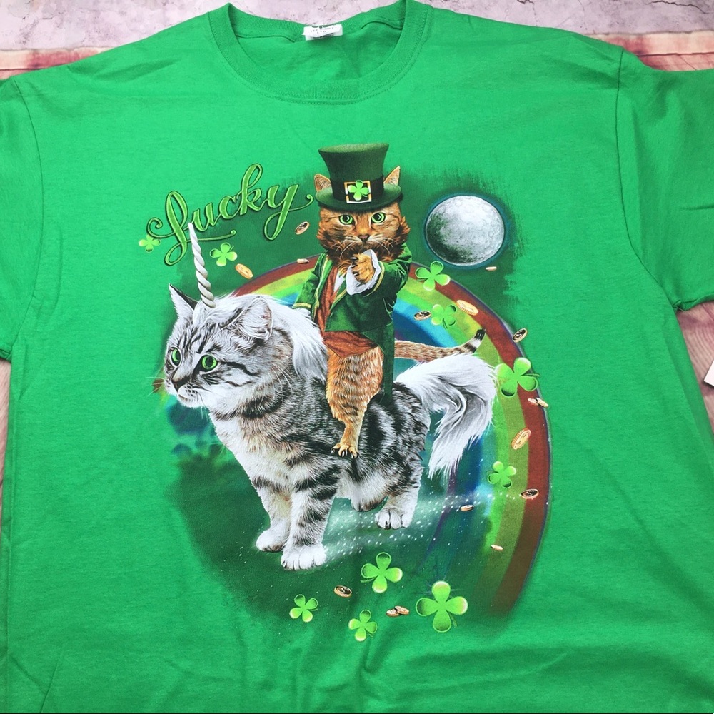 ➡️Lucky Tee Shirt with Cats for St Patrick’s Sz L